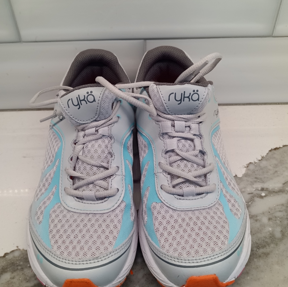 Women's Ryka tennis shoes - SZ 8 - Picture 2 of 5
